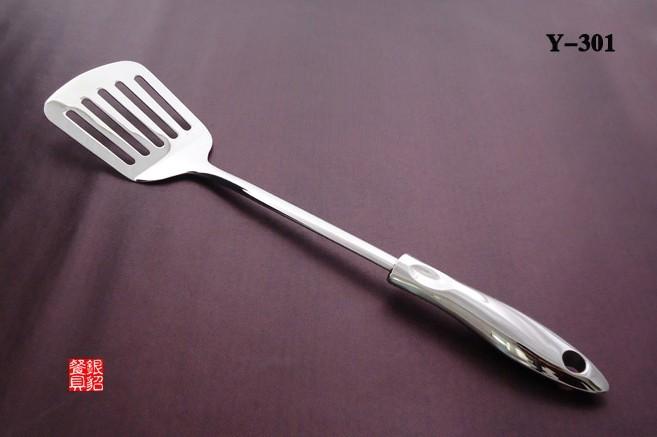 主要生产项目:不锈钢餐具系列,西餐刀叉勺系列,各种时尚新颖的刀叉.